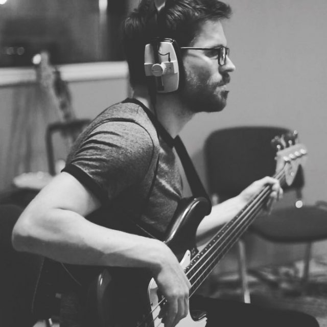 Don‘t forget the bass guitar. Thank you Falk for helping us out!🙏 #bassguitar #sandberg #sandbergbass #recording #alternativemusic #studio